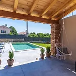 Villa No.8 *