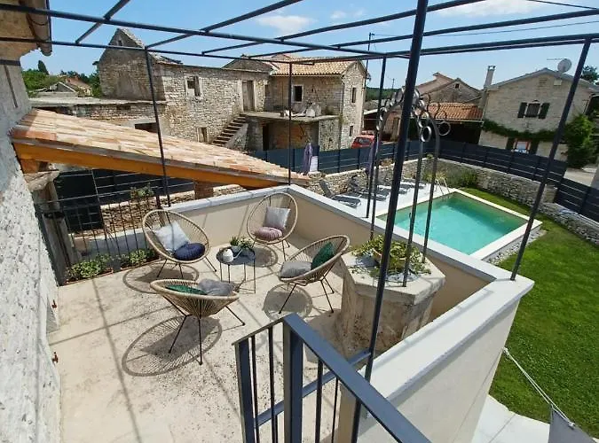 Villa No.8 *